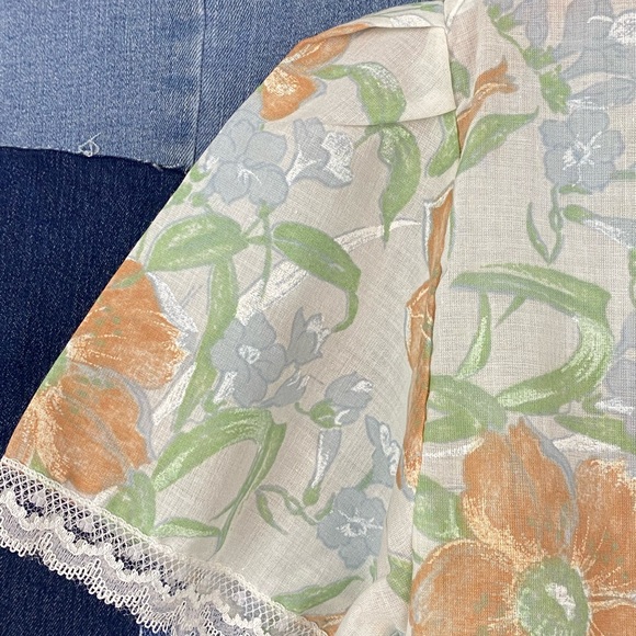 Vintage Night Gown w/Lace & Floral Pleated Sleeves - Picture 7 of 7